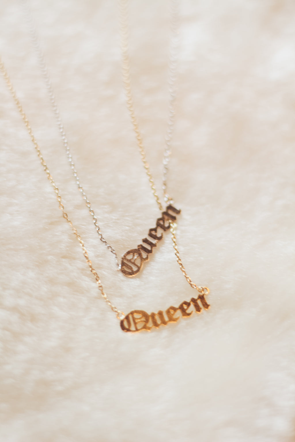 Queen Necklace Gold